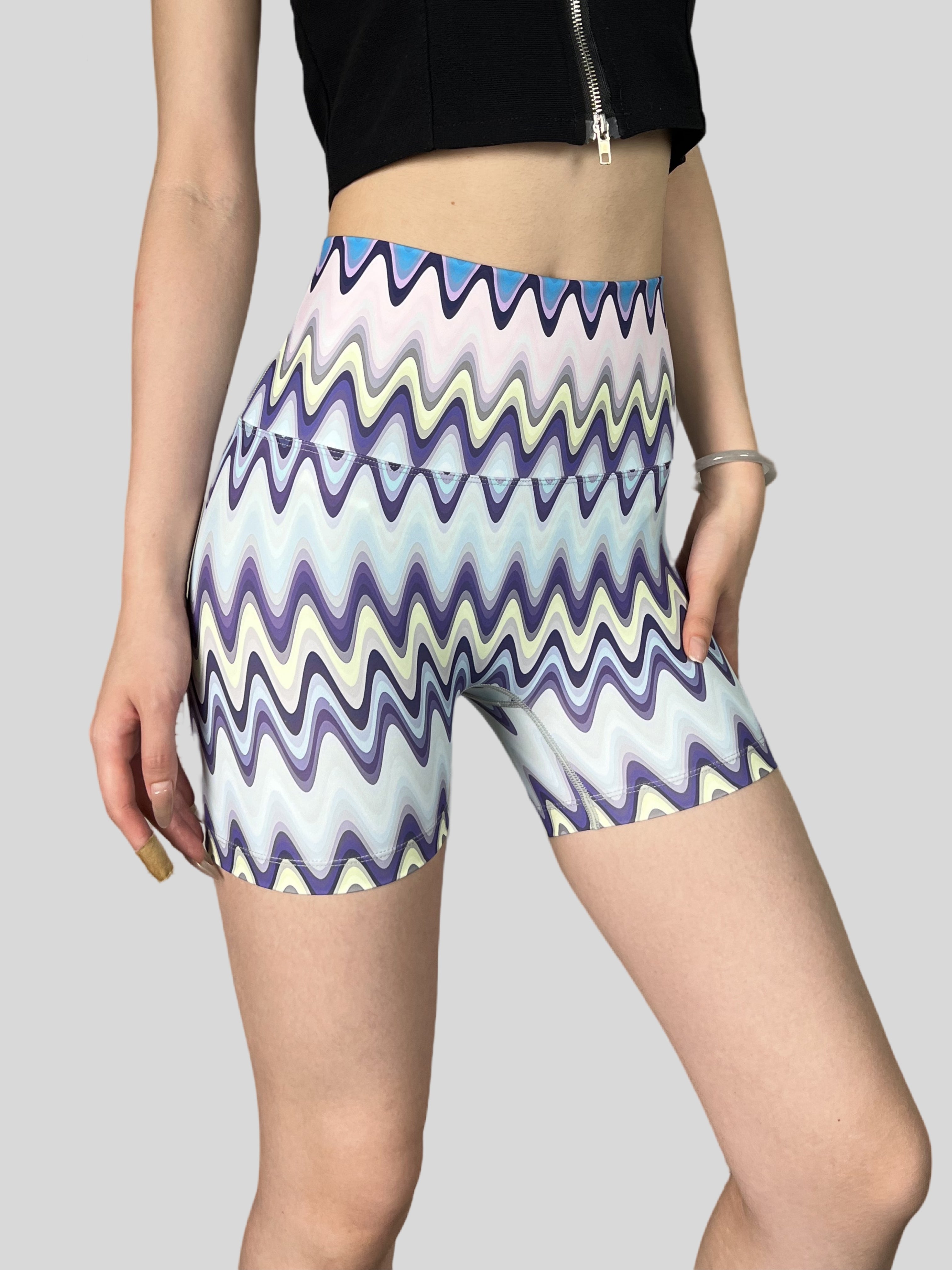 ZIMO Wave Pattern Skinny Shorts