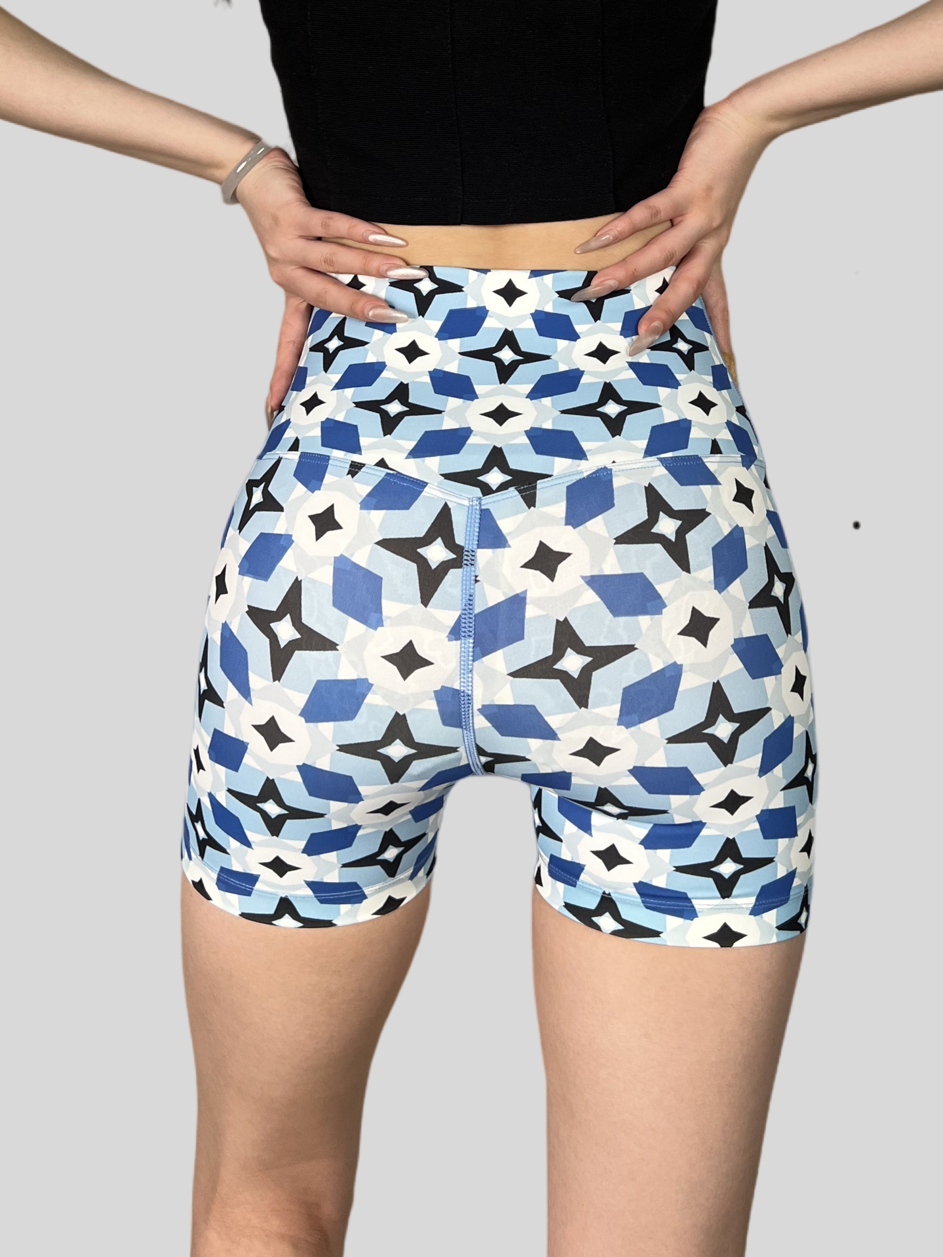 ZIMO Blue Diamond Pattern Skinny Shorts