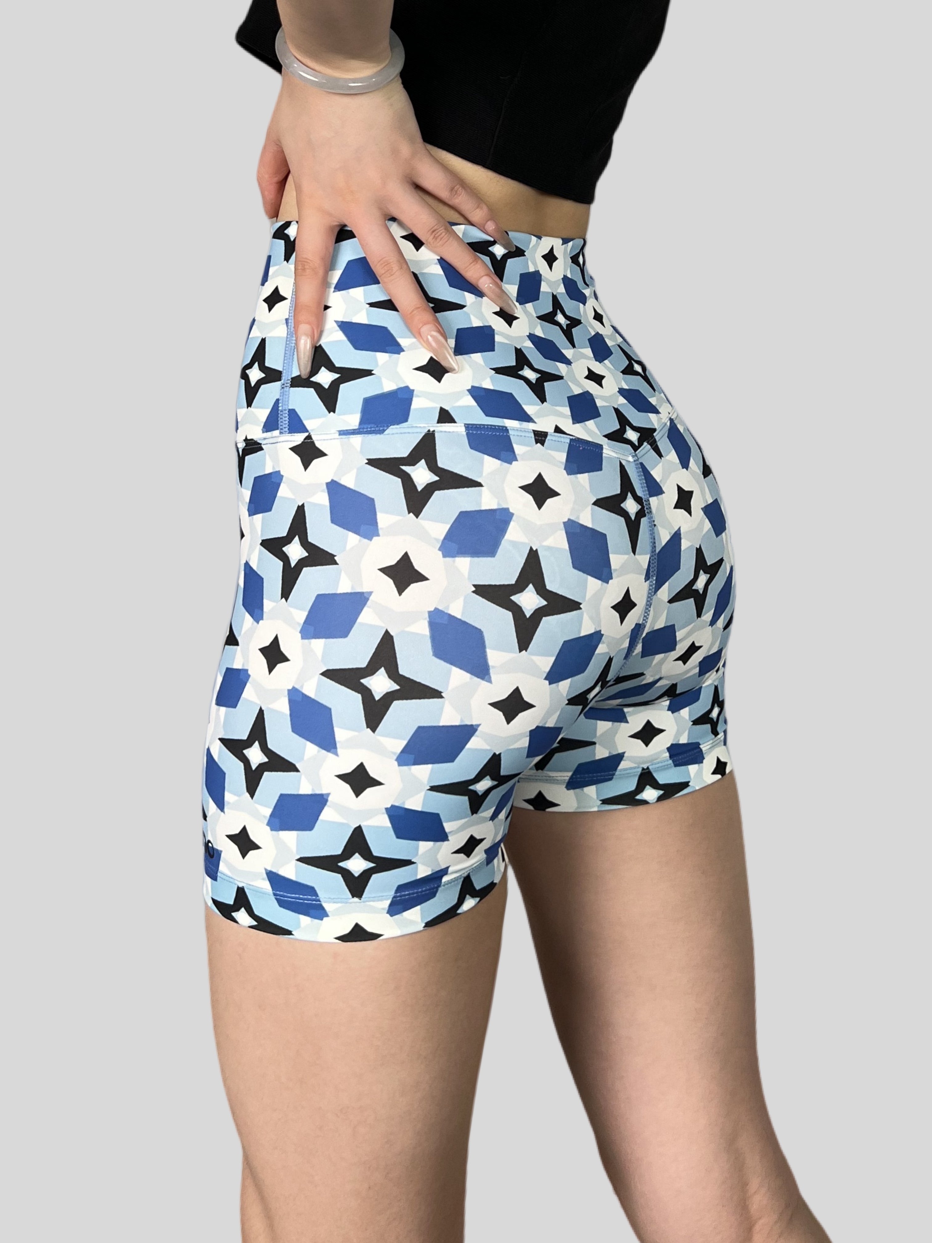 ZIMO Blue Diamond Pattern Skinny Shorts