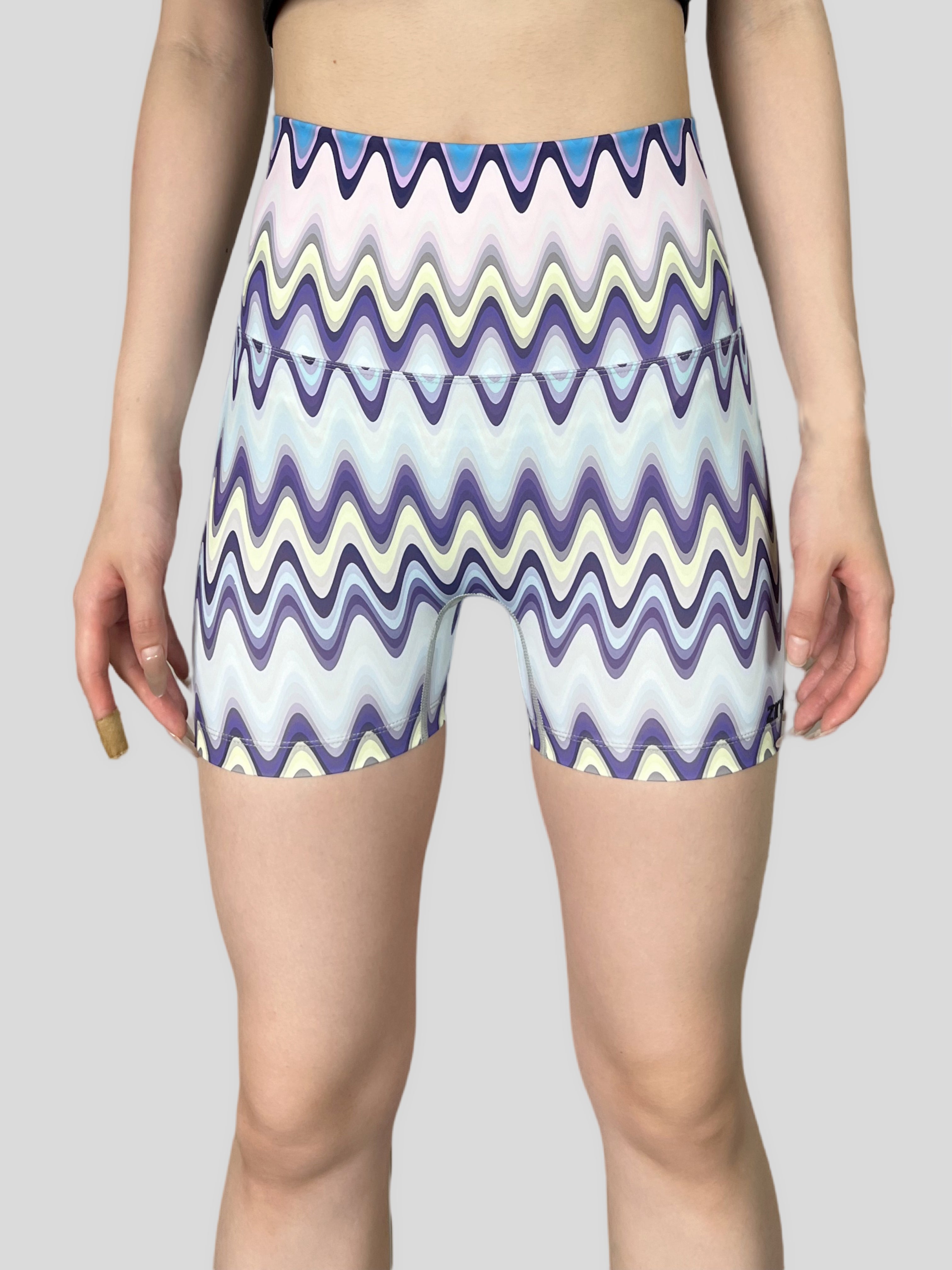 ZIMO Wave Pattern Skinny Shorts