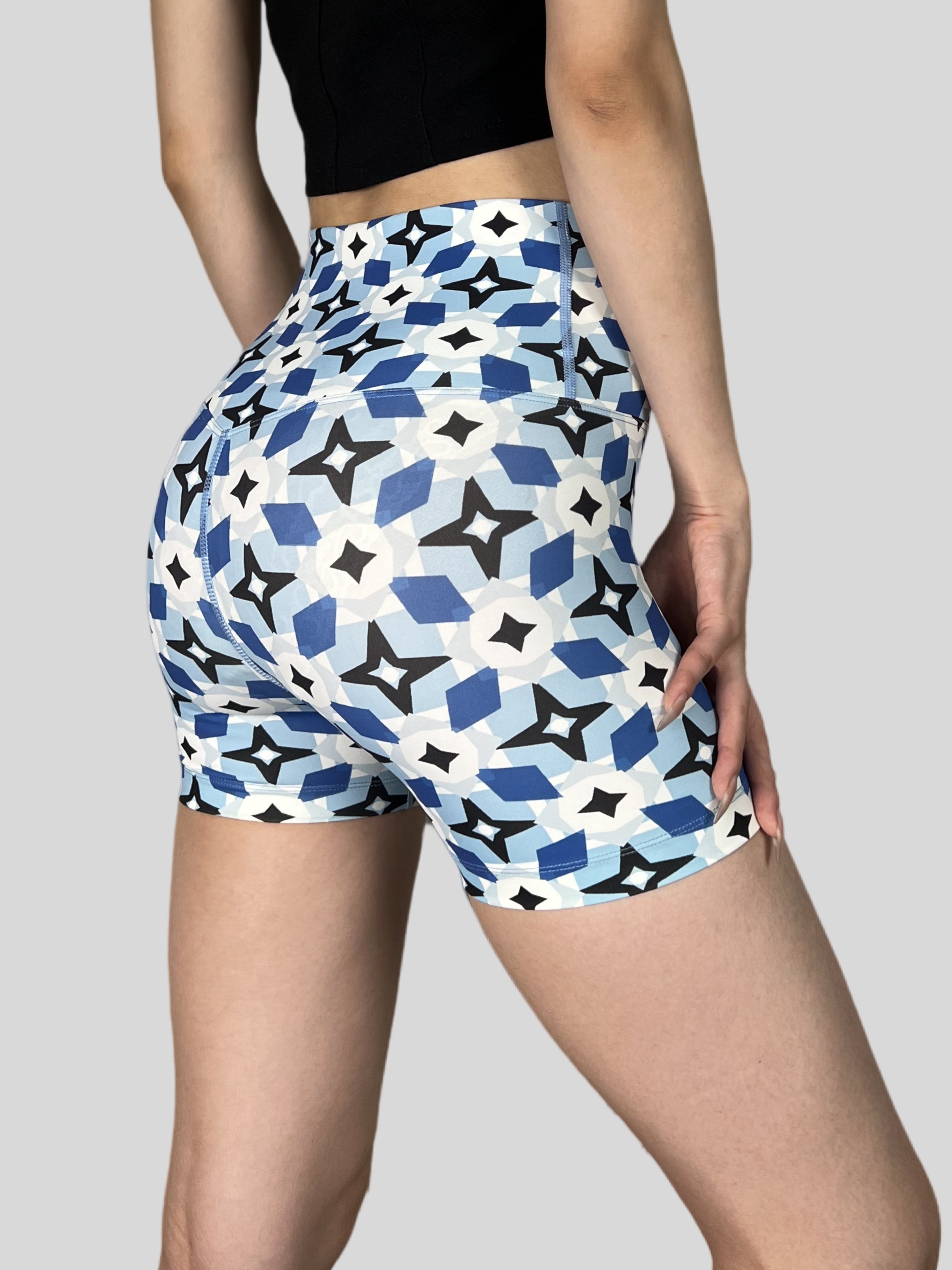 ZIMO Blue Diamond Pattern Skinny Shorts