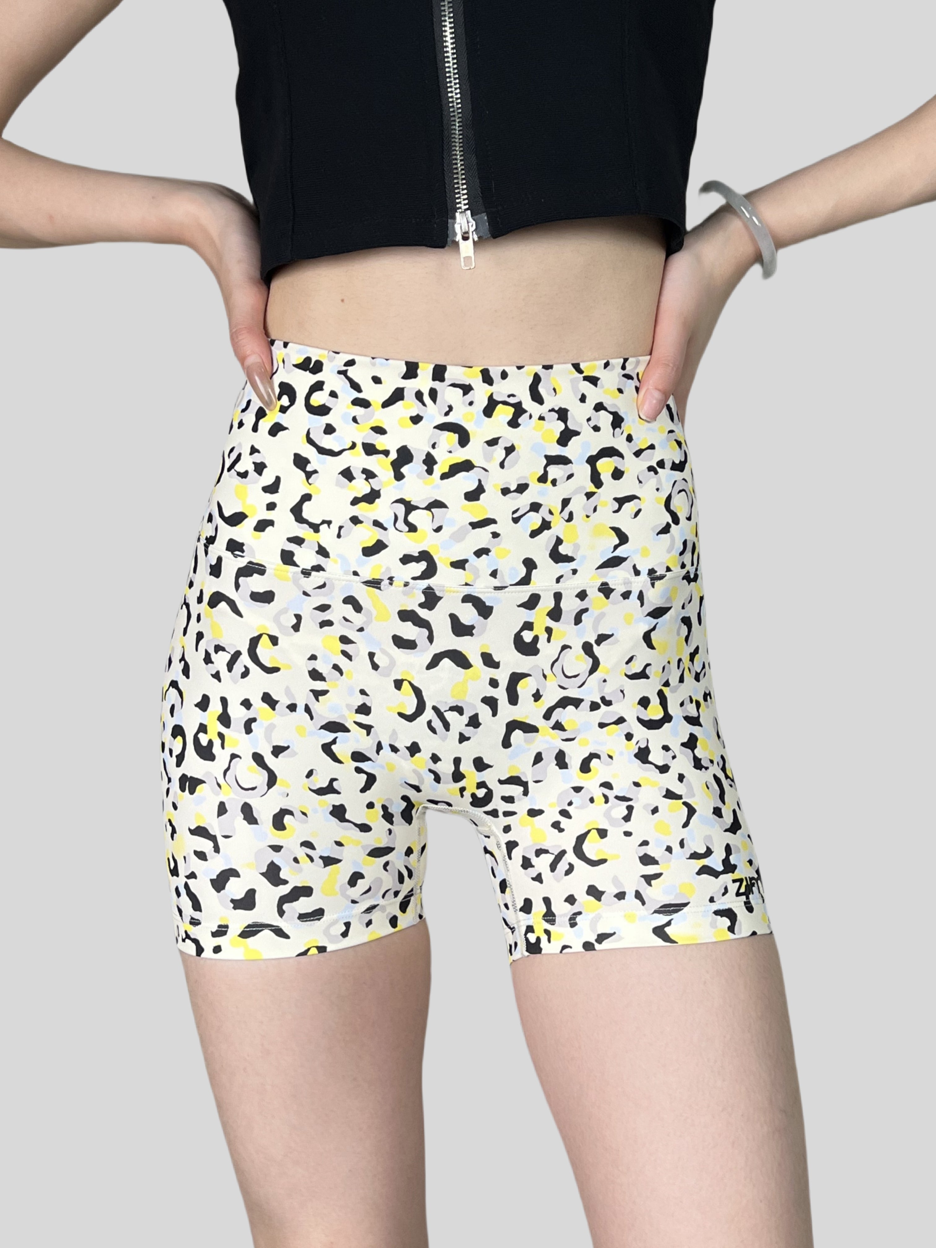 ZIMO Leopard Pattern Skinny Shorts