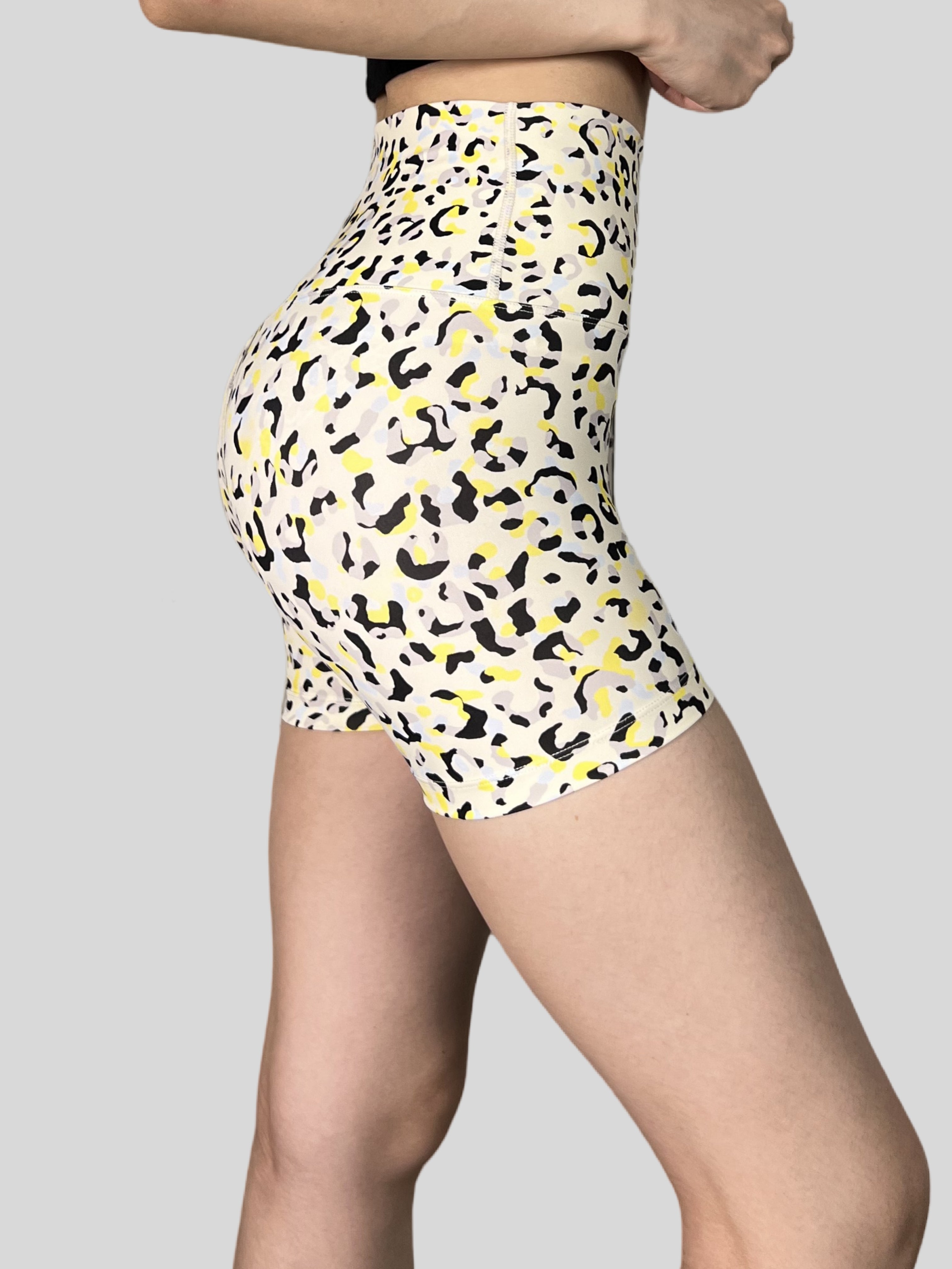 ZIMO Leopard Pattern Skinny Shorts